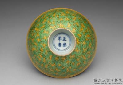 图片[2]-Stem bowl with flowers in overglaze green on a yellow ground, Ming dynasty, Zhengde reign (1506-1521)-China Archive